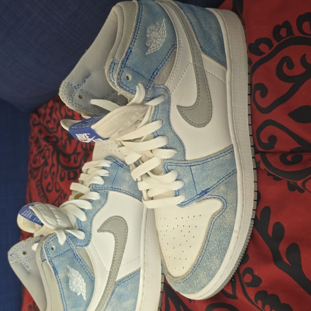Nike Air Jordan 1 Retro High Hyper Royal (Size 7Y)